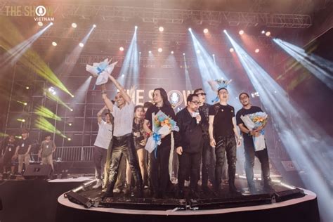 Quang Vinh Live Concert: A Night of Unexpected Melodies and Unforgettable Chaos!