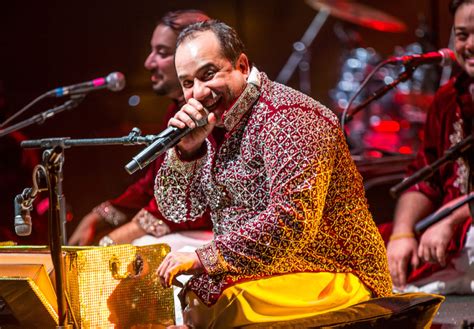 Rahat Fateh Ali Khan's Mesmerizing Concert: An Ode to Sufism and South Asian Music!